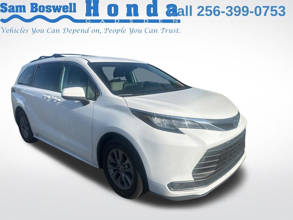 2023 Toyota Sienna LE 8 Passenger