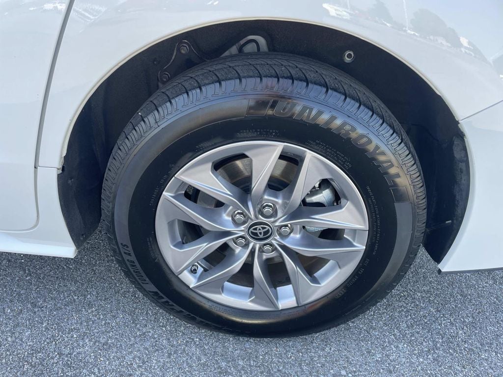 2023 Toyota Sienna LE 8 Passenger
