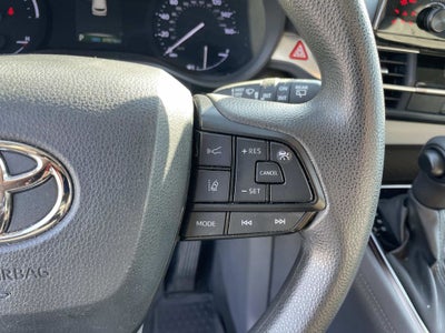 2023 Toyota Sienna LE 8 Passenger