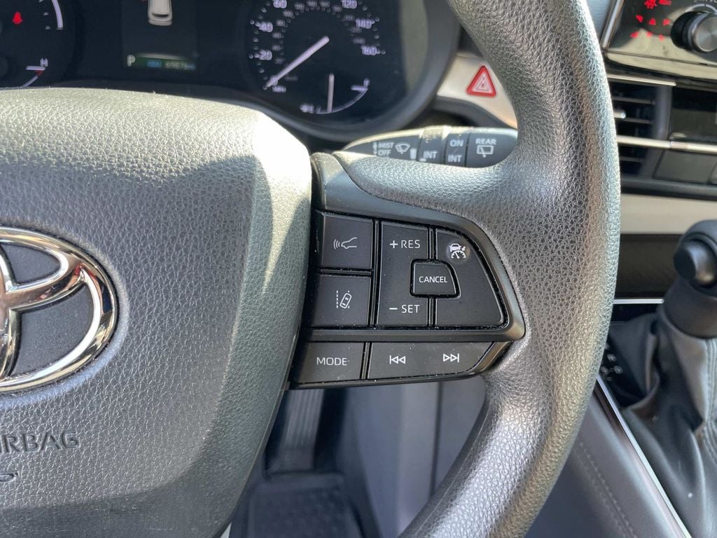 2023 Toyota Sienna LE 8 Passenger