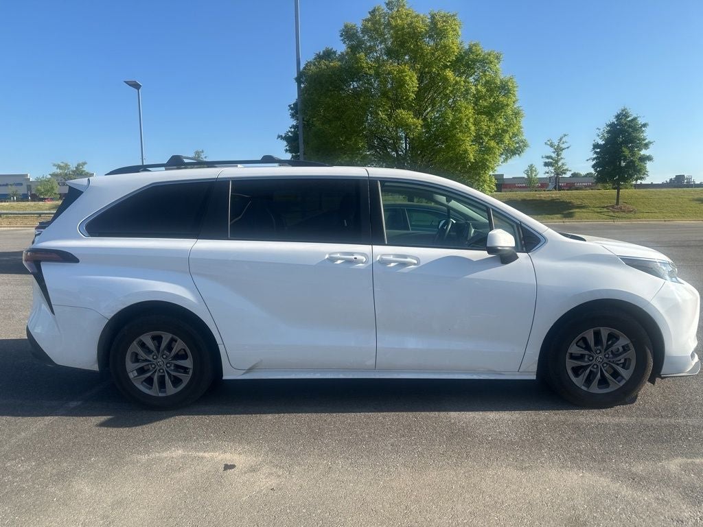 2023 Toyota Sienna LE 8 Passenger
