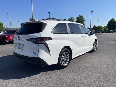 2023 Toyota Sienna LE 8 Passenger