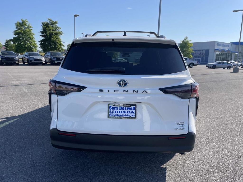 2023 Toyota Sienna LE 8 Passenger