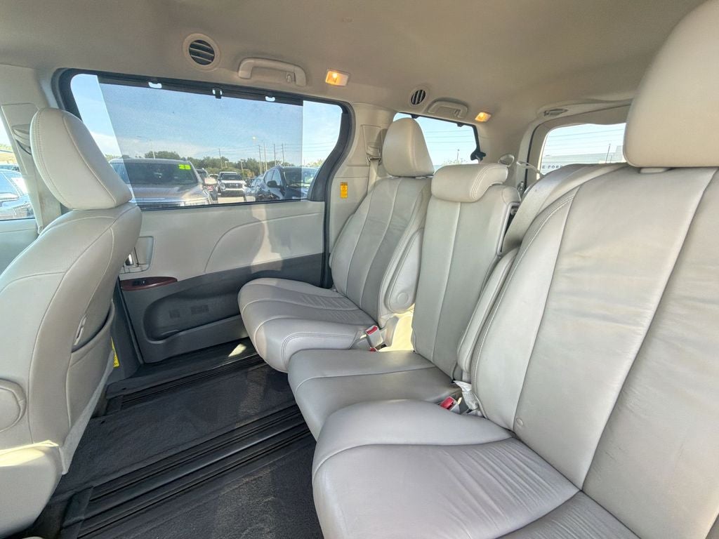2014 Toyota Sienna XLE 8 Passenger