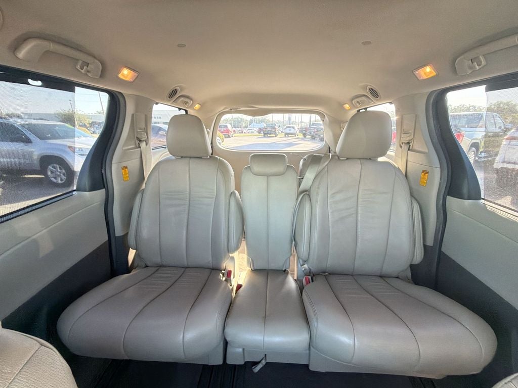 2014 Toyota Sienna XLE 8 Passenger
