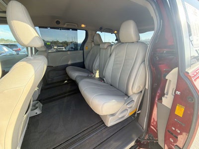 2014 Toyota Sienna XLE 8 Passenger