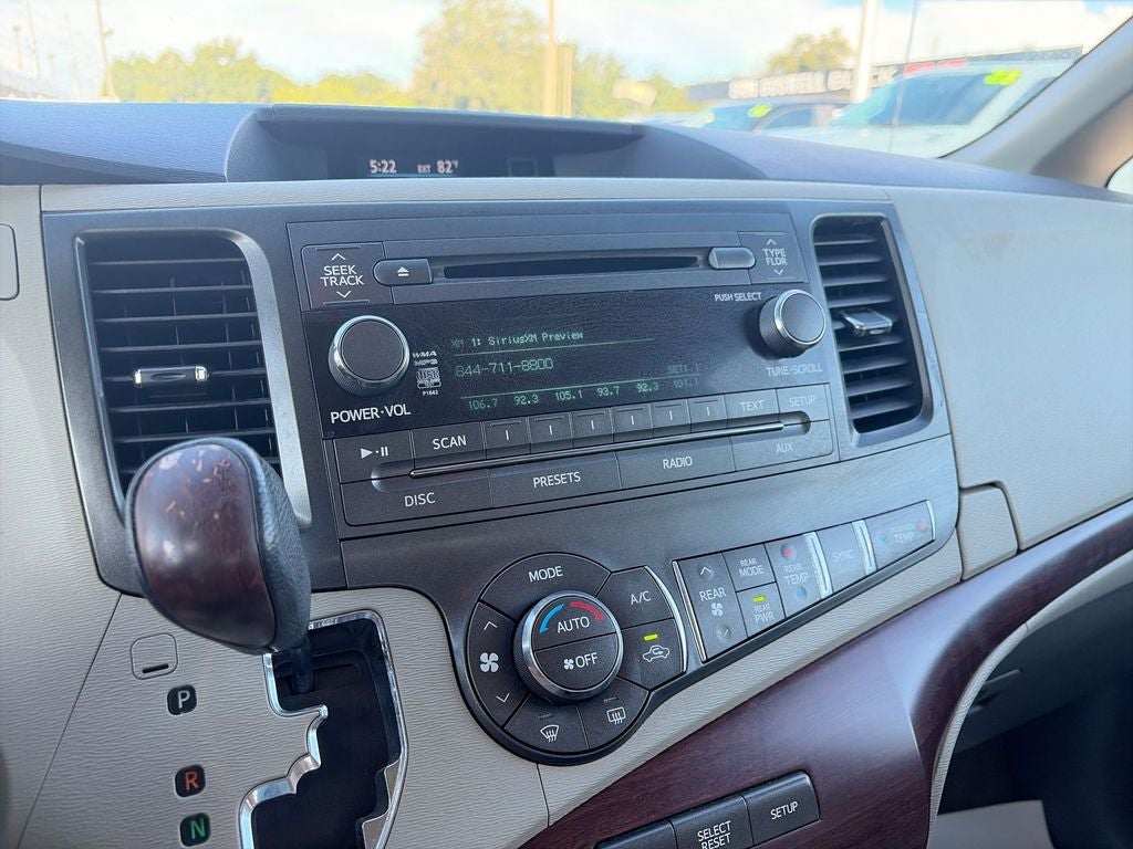 2014 Toyota Sienna XLE 8 Passenger