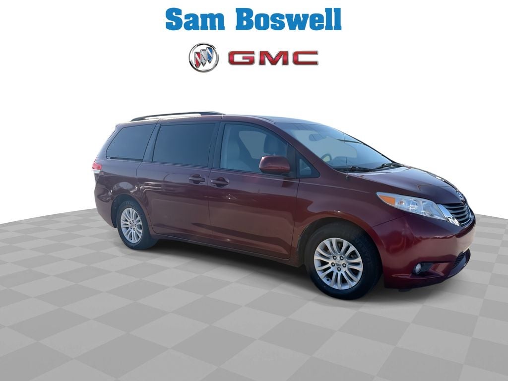 2014 Toyota Sienna XLE 8 Passenger
