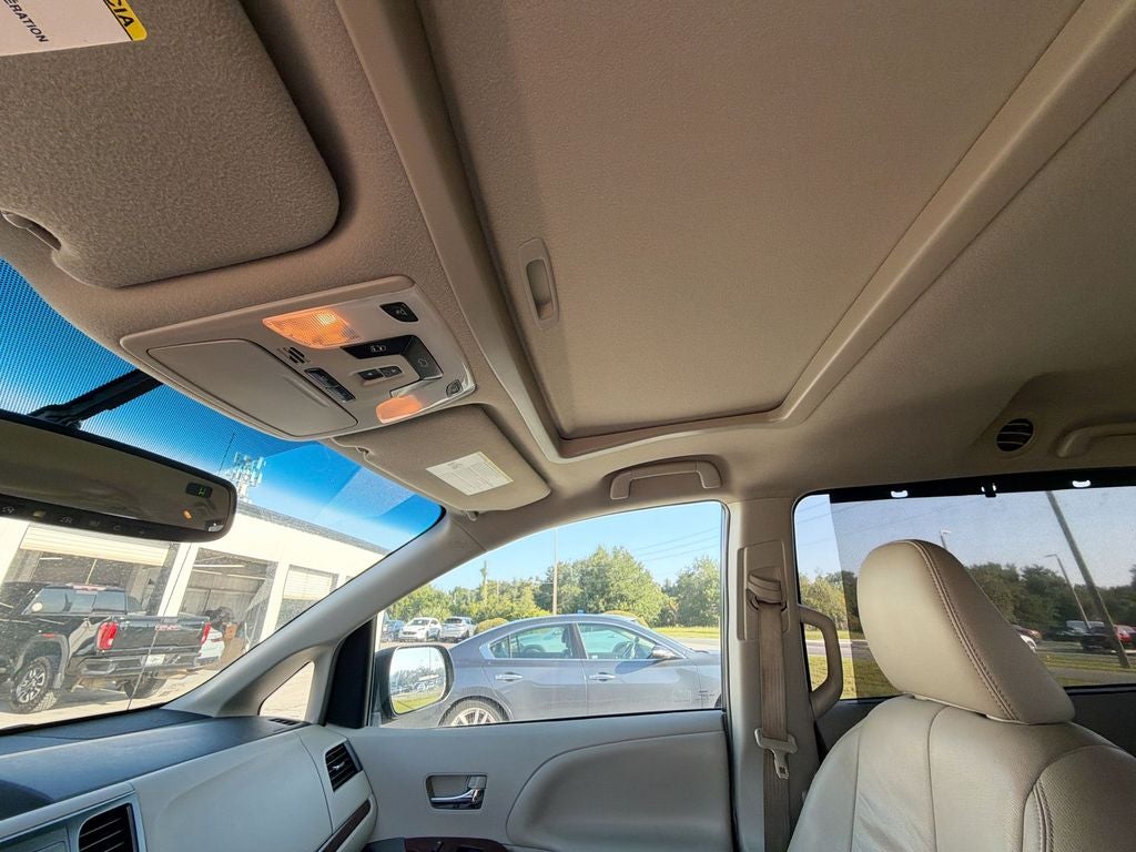 2014 Toyota Sienna XLE 8 Passenger
