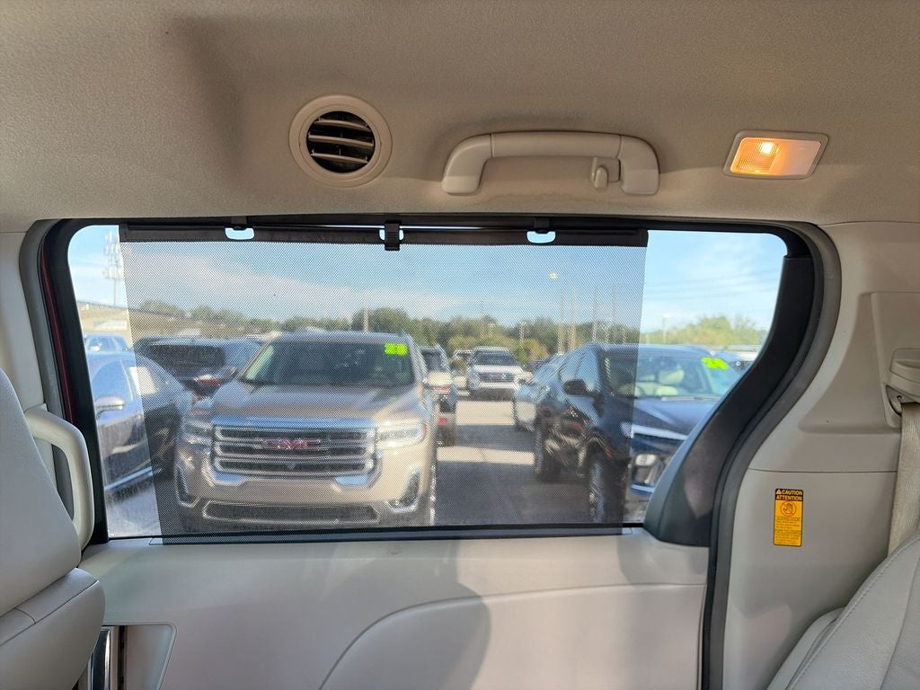 2014 Toyota Sienna XLE 8 Passenger