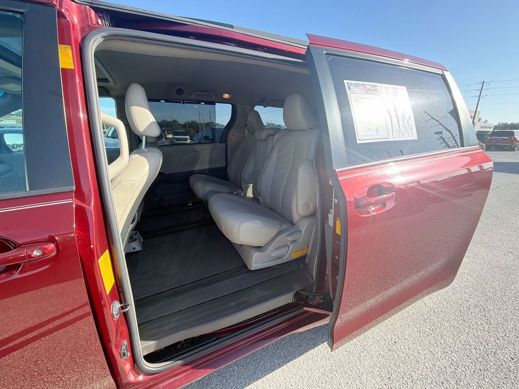 2014 Toyota Sienna XLE 8 Passenger
