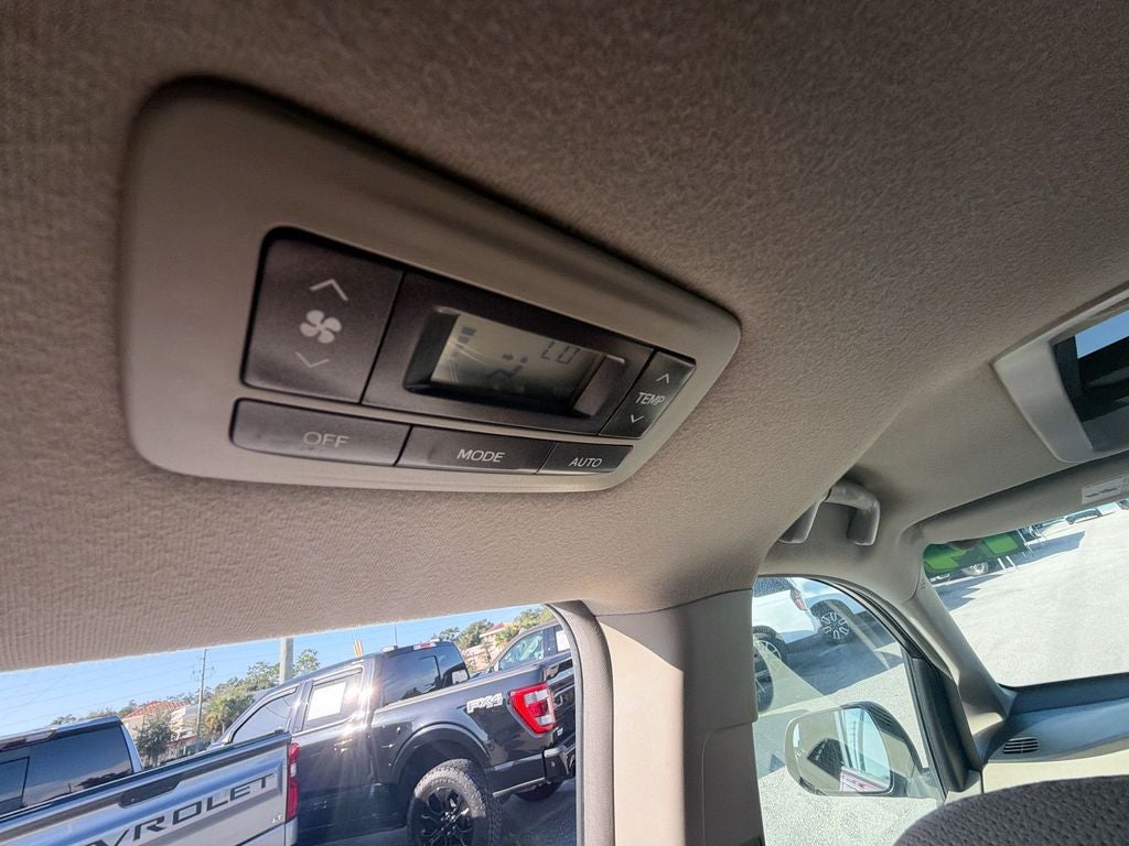 2014 Toyota Sienna XLE 8 Passenger