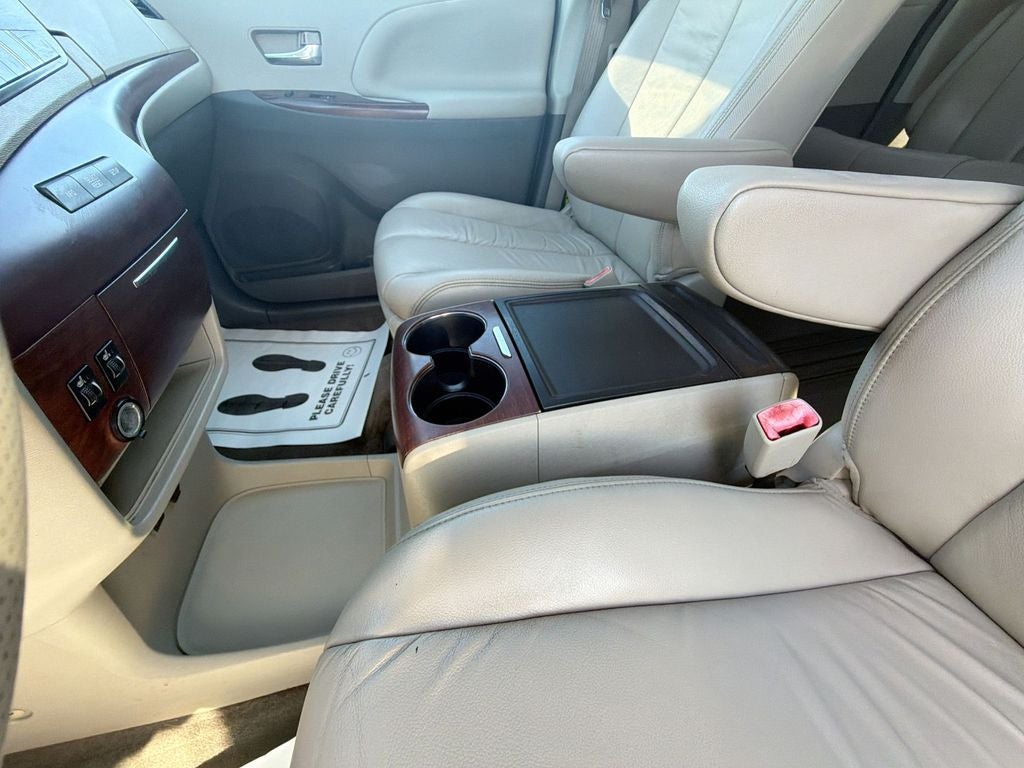 2014 Toyota Sienna XLE 8 Passenger