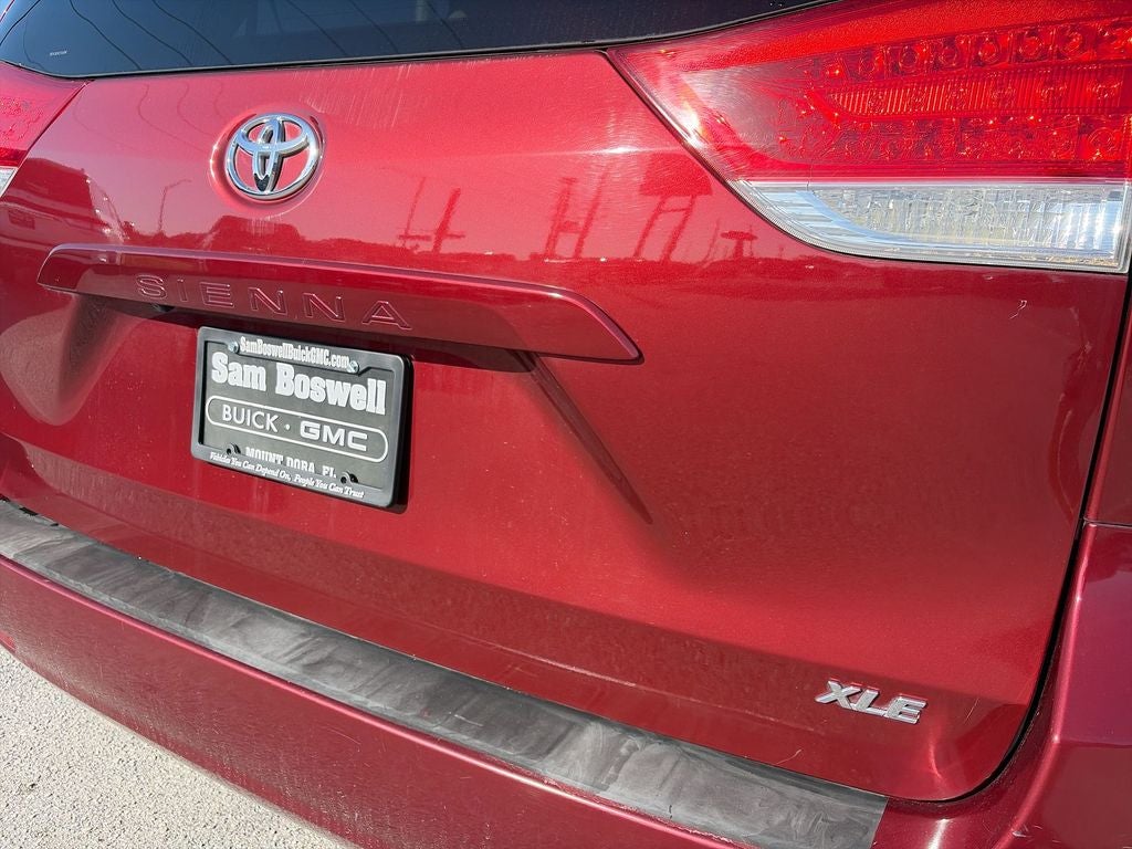 2014 Toyota Sienna XLE 8 Passenger