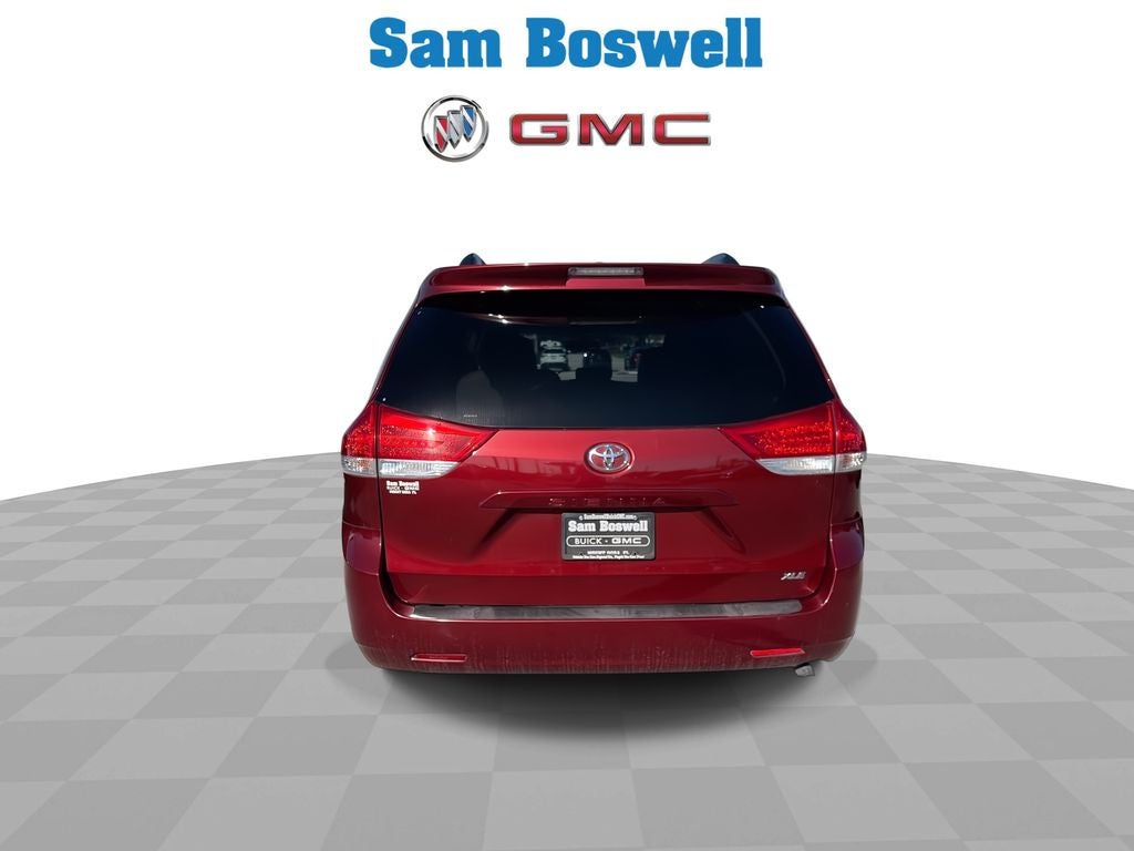2014 Toyota Sienna XLE 8 Passenger
