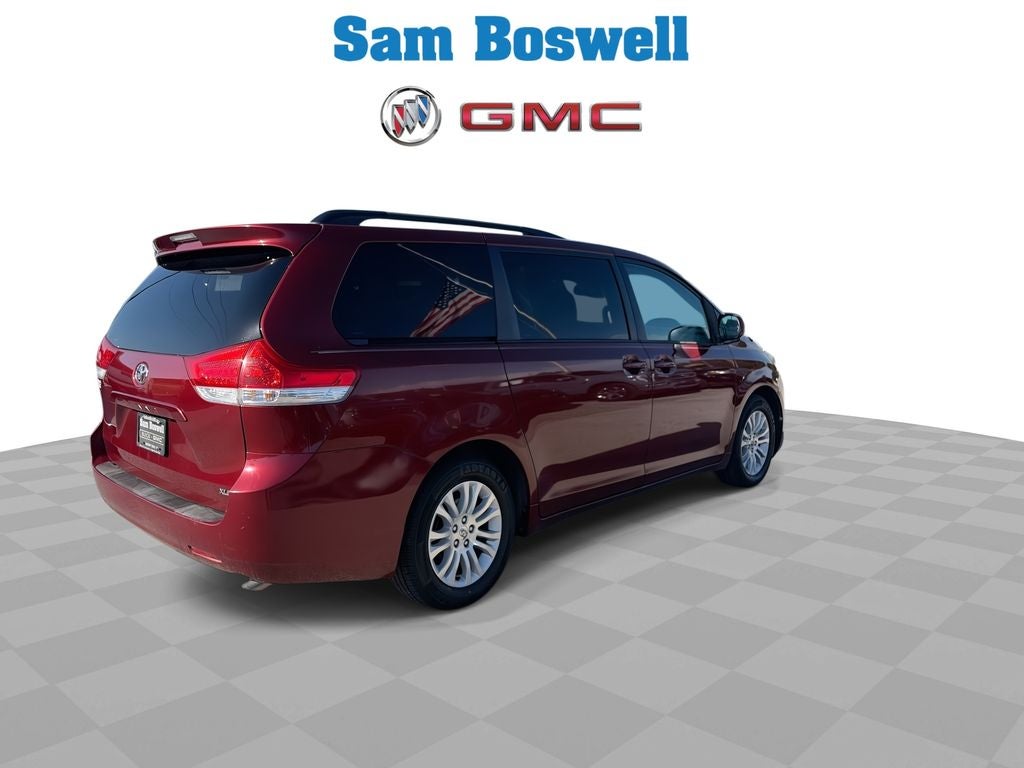 2014 Toyota Sienna XLE 8 Passenger