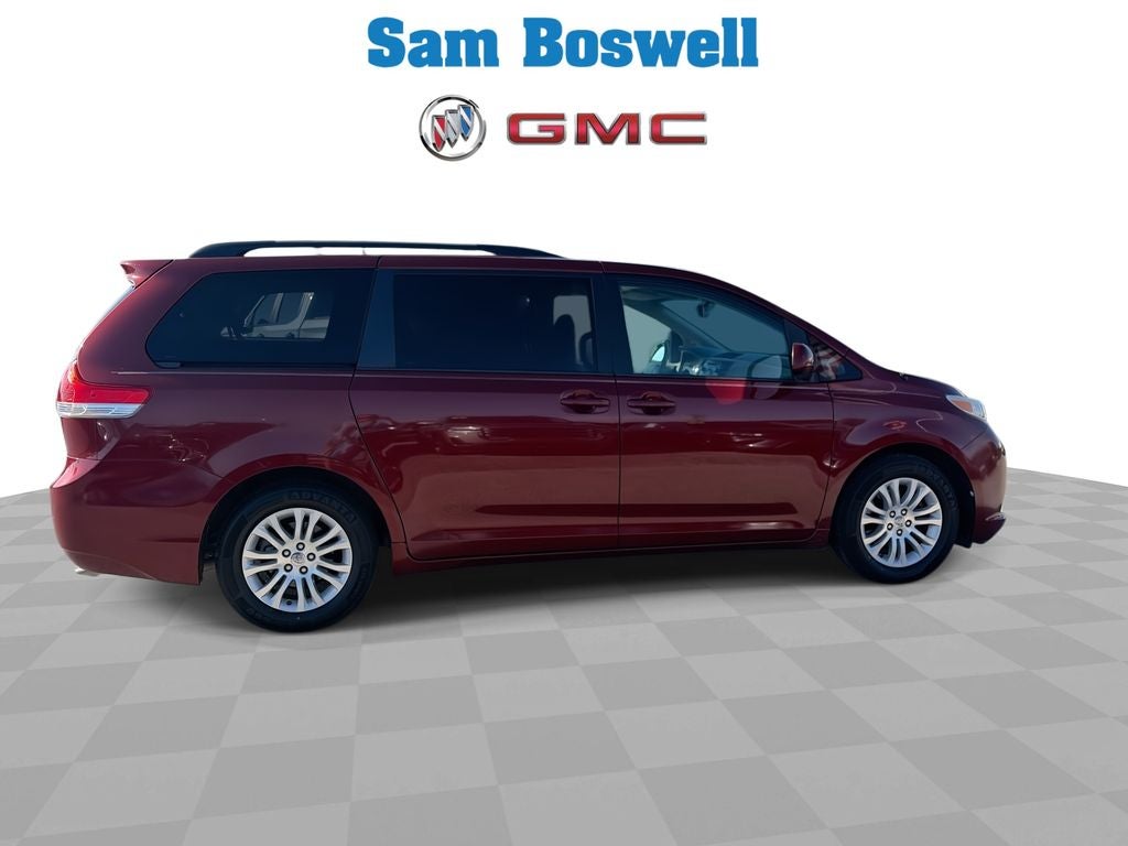 2014 Toyota Sienna XLE 8 Passenger