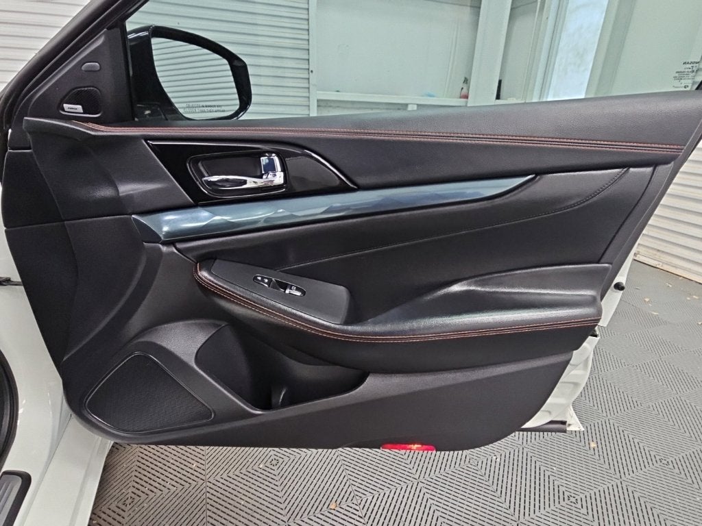 2023 Nissan Maxima SR