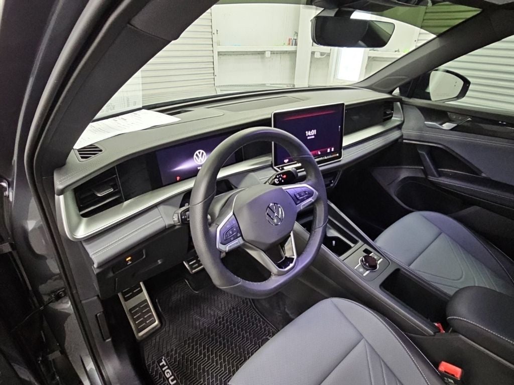 2025 Volkswagen Tiguan 2.0T SE R-Line Black