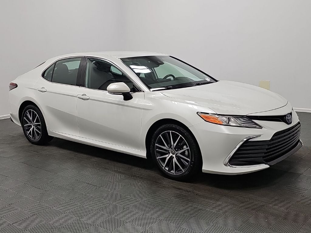 2022 Toyota Camry Hybrid XLE