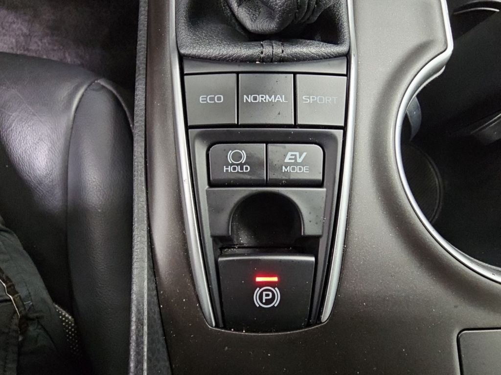 2022 Toyota Camry Hybrid XLE