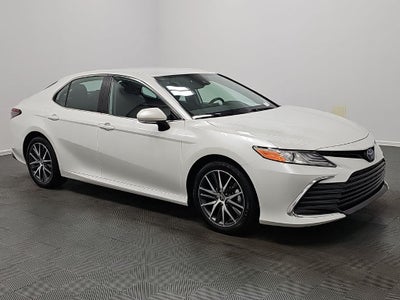 2022 Toyota Camry Hybrid XLE