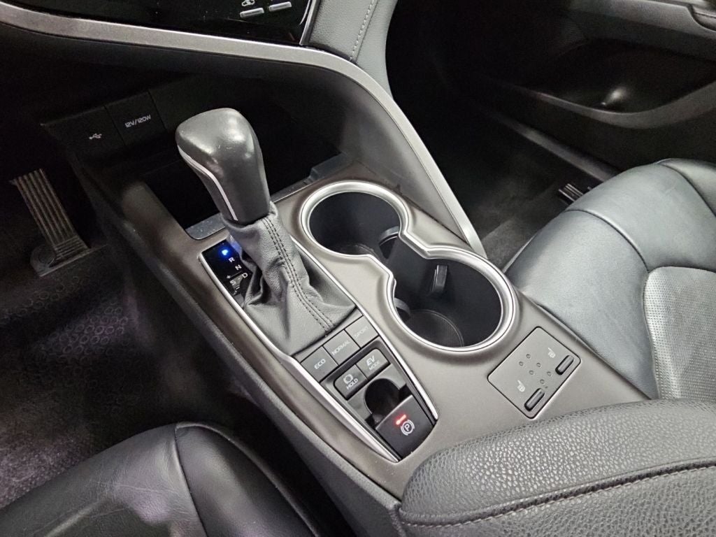 2022 Toyota Camry Hybrid XLE