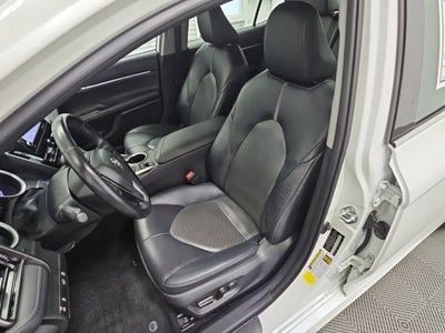 2022 Toyota Camry Hybrid XLE