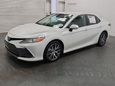 2022 Toyota Camry Hybrid XLE