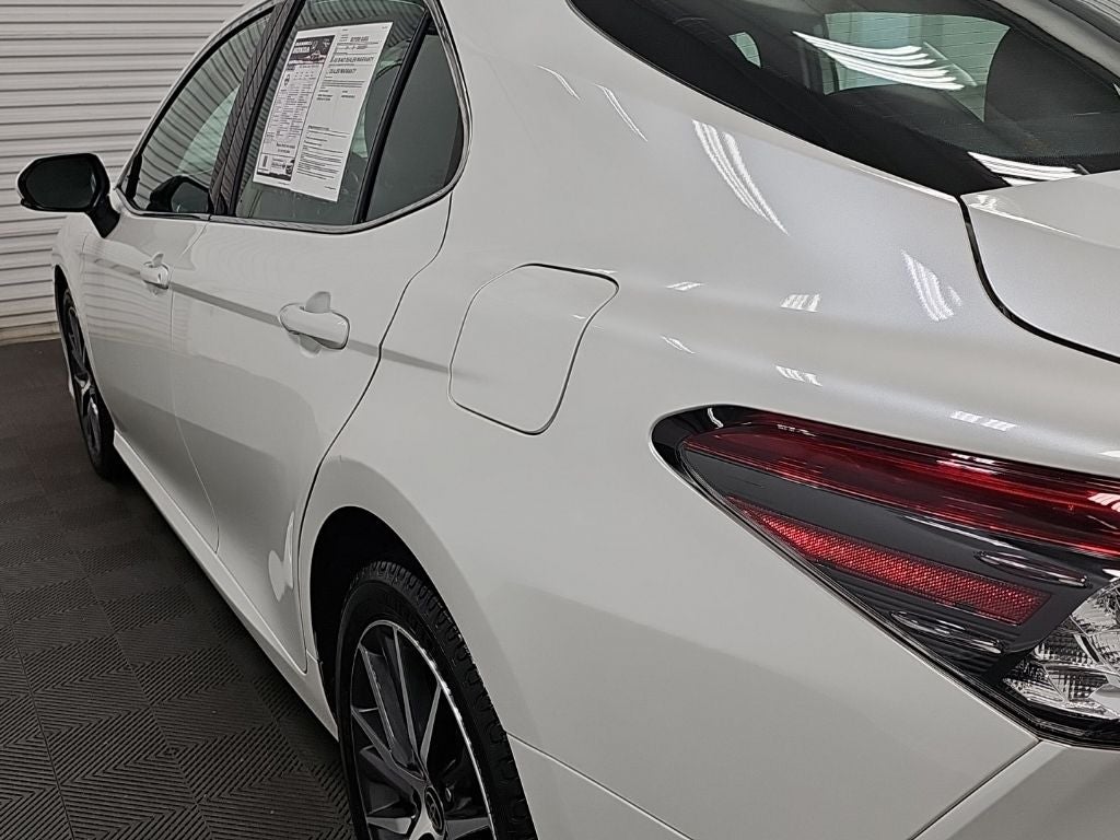 2022 Toyota Camry Hybrid XLE