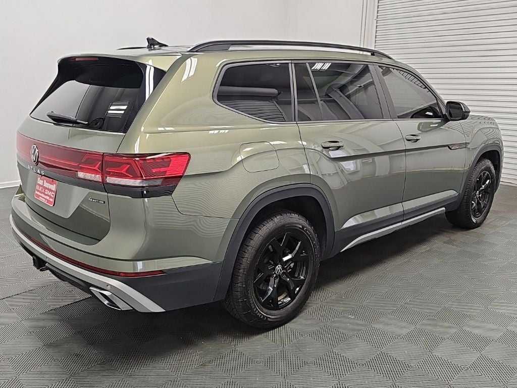 2024 Volkswagen Atlas 2.0T Peak Edition SEL