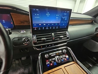 2022 Lincoln Navigator Black Label